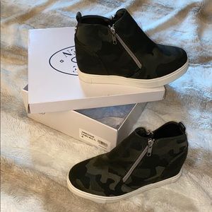 Brand new!! Camouflage wedge sneakers